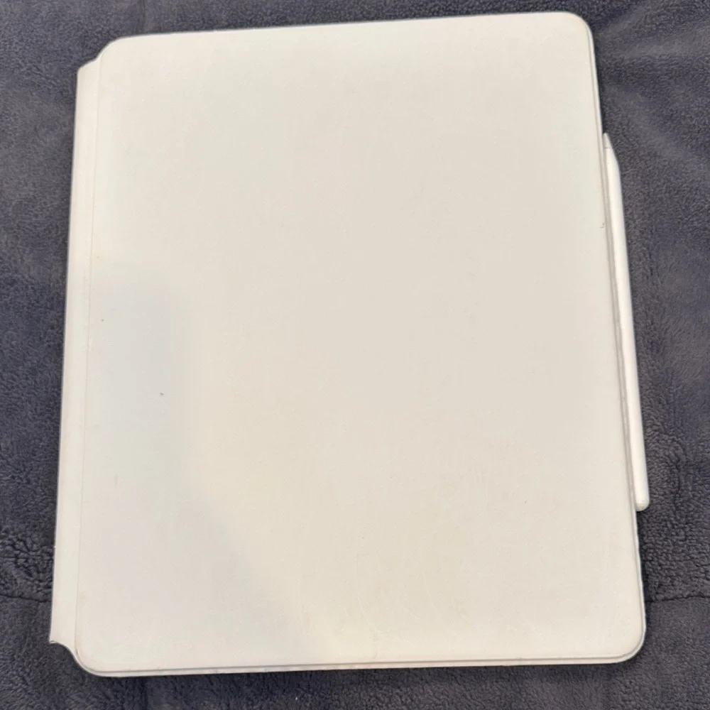 Apple iPad Pro 12.9-inch (6th Gen) - Silver - 128GB - M2 Chip - ALL INCLUDED